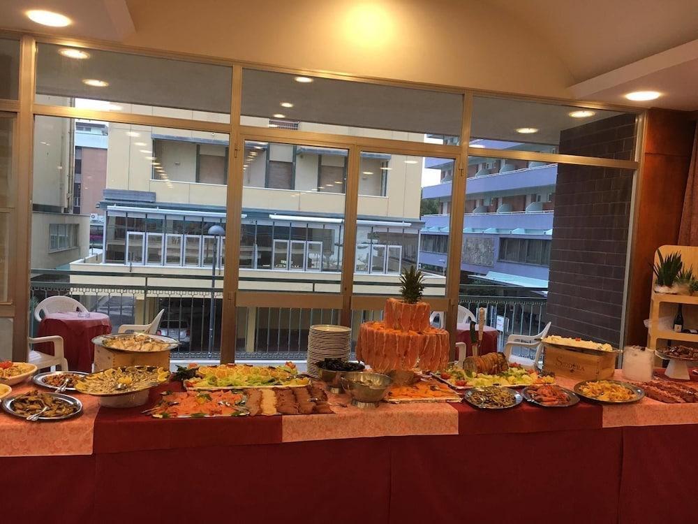 Hotel Majestic Pesaro Kültér fotó